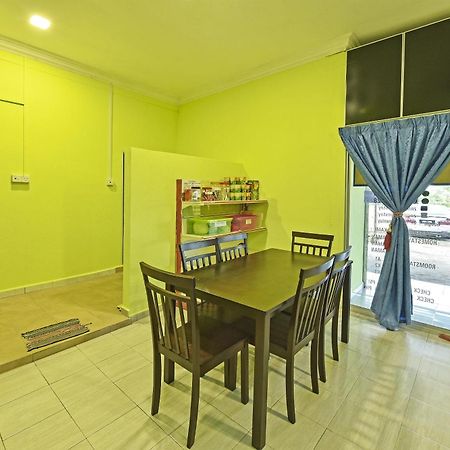 Oyo 90551 Zn Mix Homestay & Roomstay Kampung Raja Kültér fotó