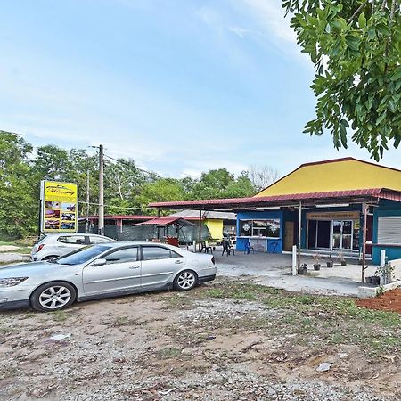 Oyo 90551 Zn Mix Homestay & Roomstay Kampung Raja Kültér fotó