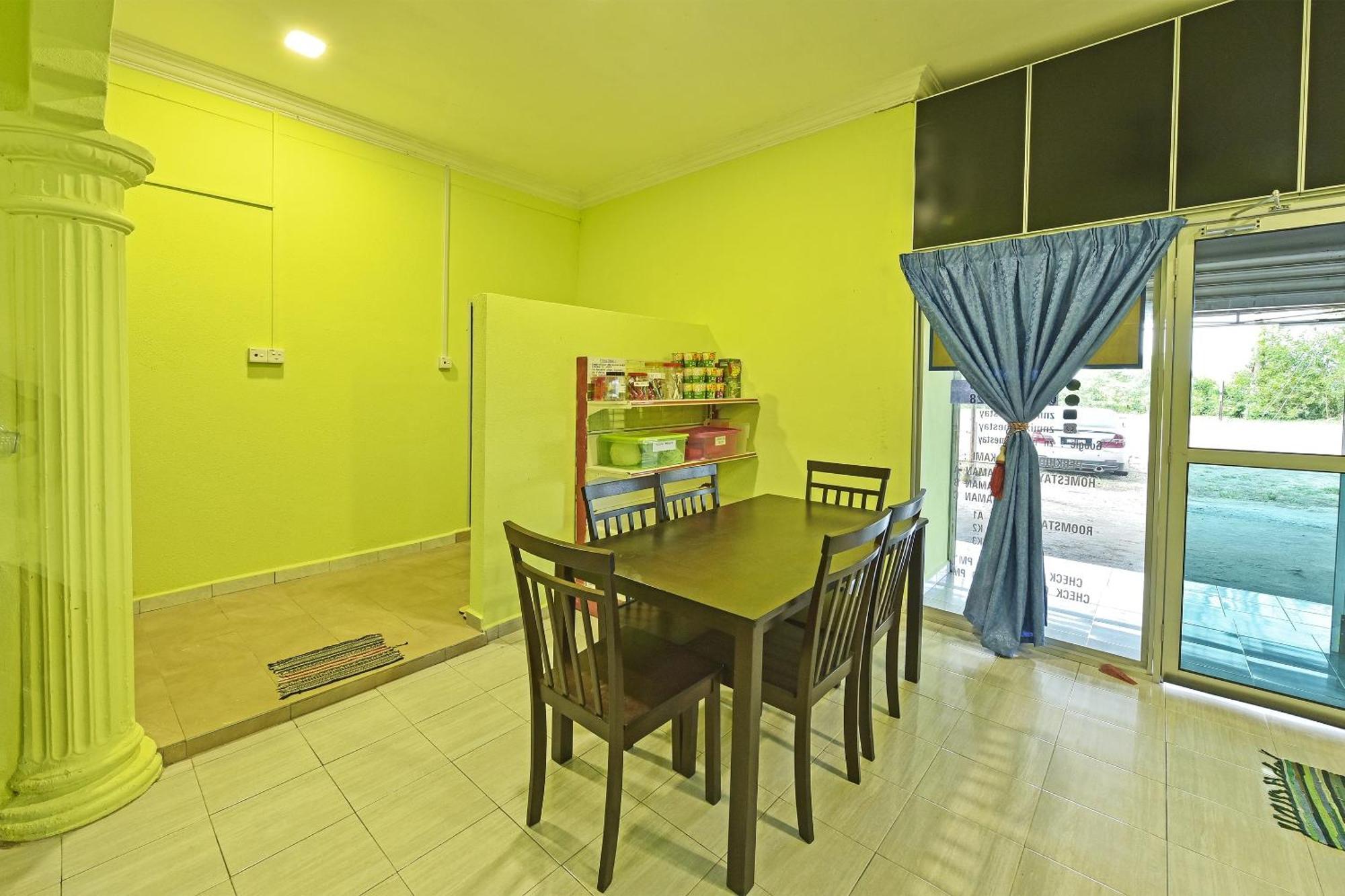 Oyo 90551 Zn Mix Homestay & Roomstay Kampung Raja Kültér fotó