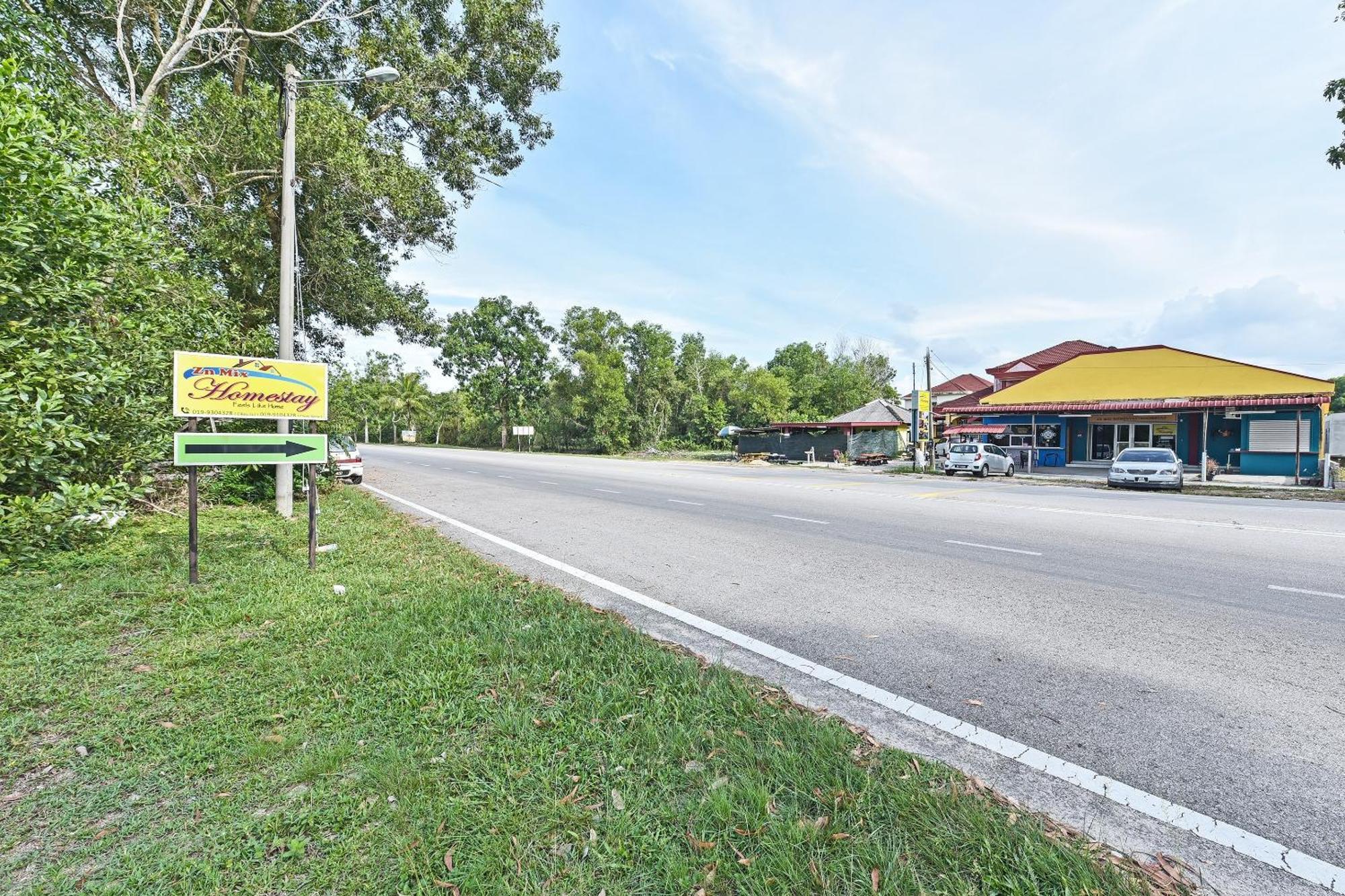 Oyo 90551 Zn Mix Homestay & Roomstay Kampung Raja Kültér fotó