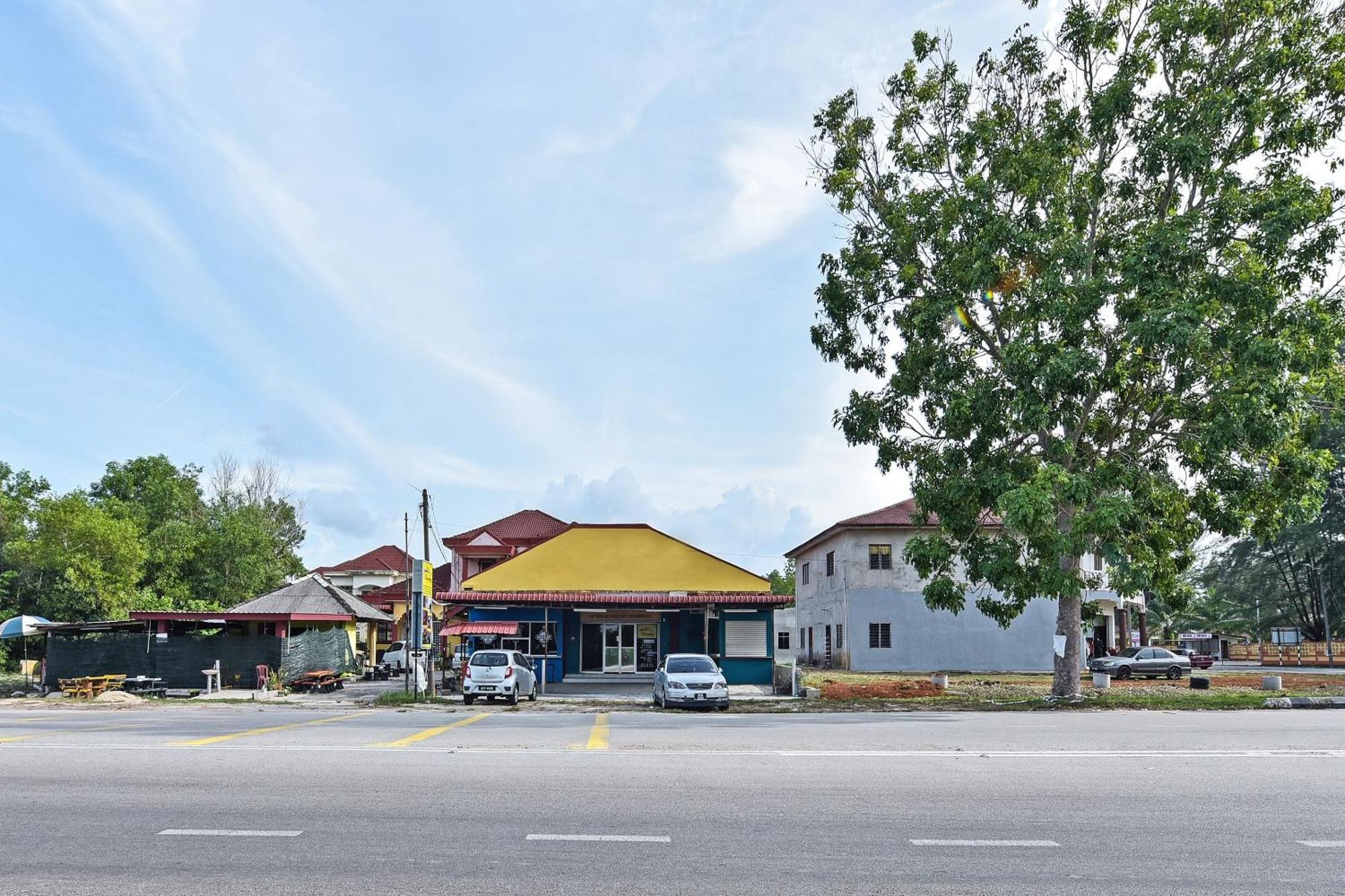 Oyo 90551 Zn Mix Homestay & Roomstay Kampung Raja Kültér fotó